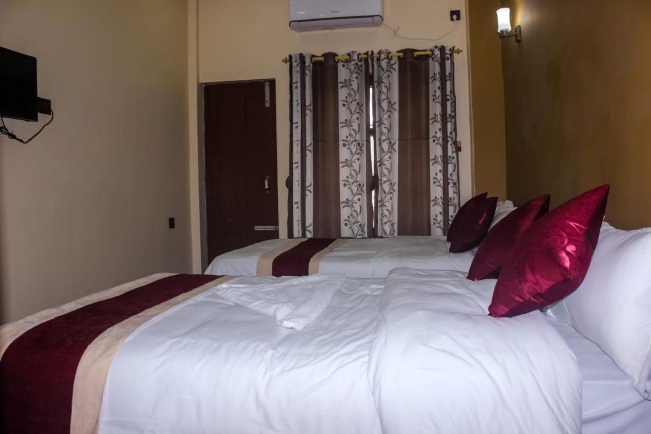Hotel Flycatcher Sauraha Exterior foto