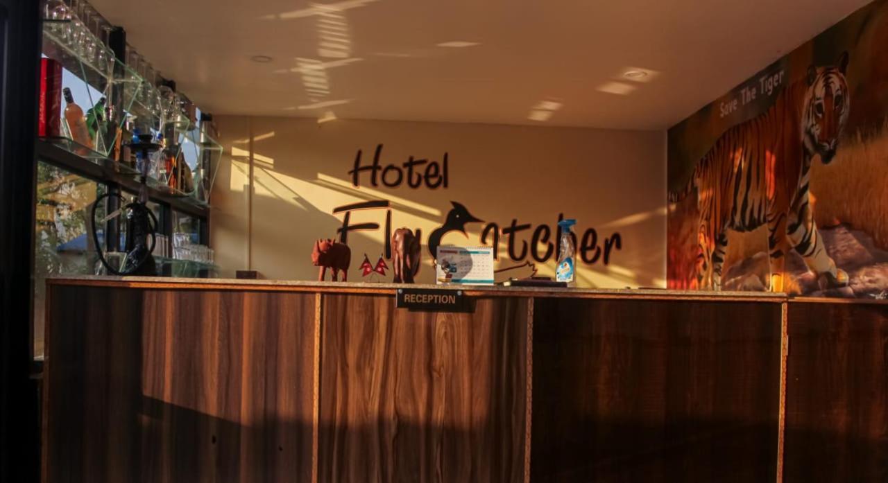 Hotel Flycatcher Sauraha Exterior foto
