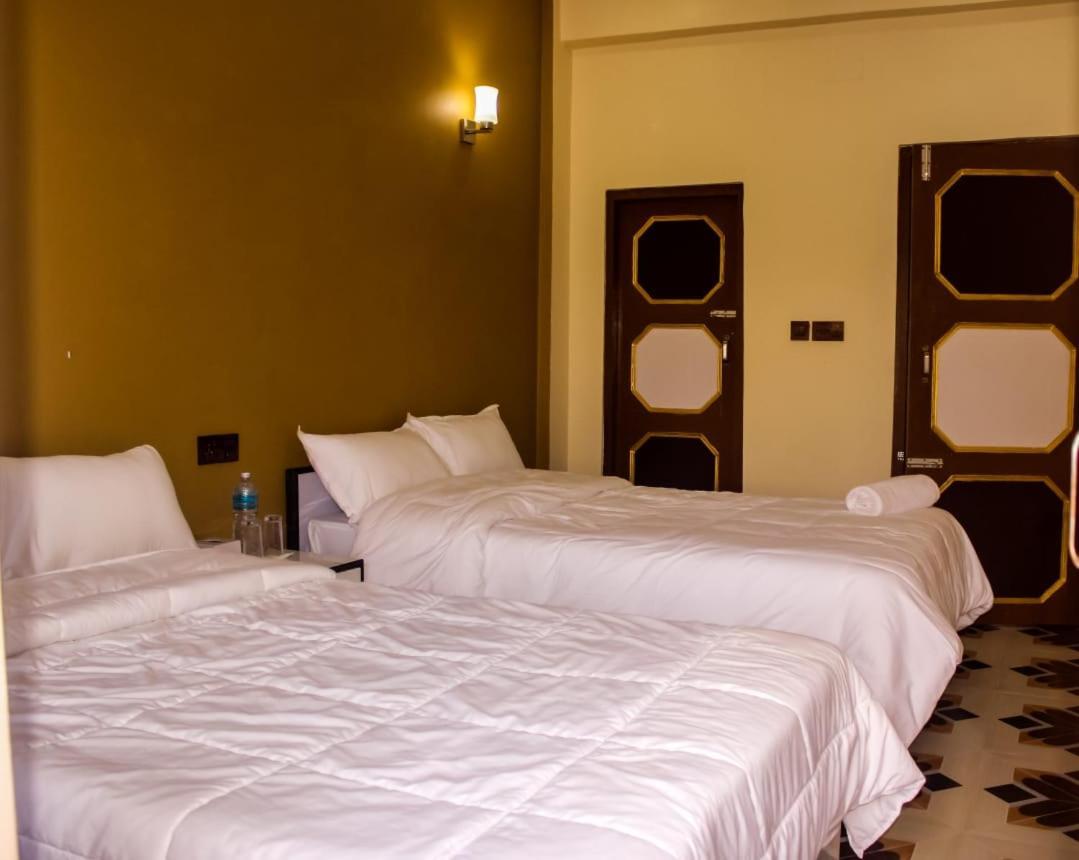 Hotel Flycatcher Sauraha Exterior foto