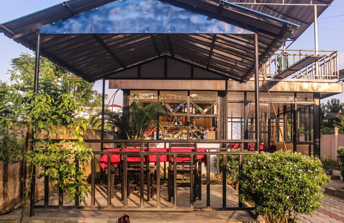 Hotel Flycatcher Sauraha Exterior foto