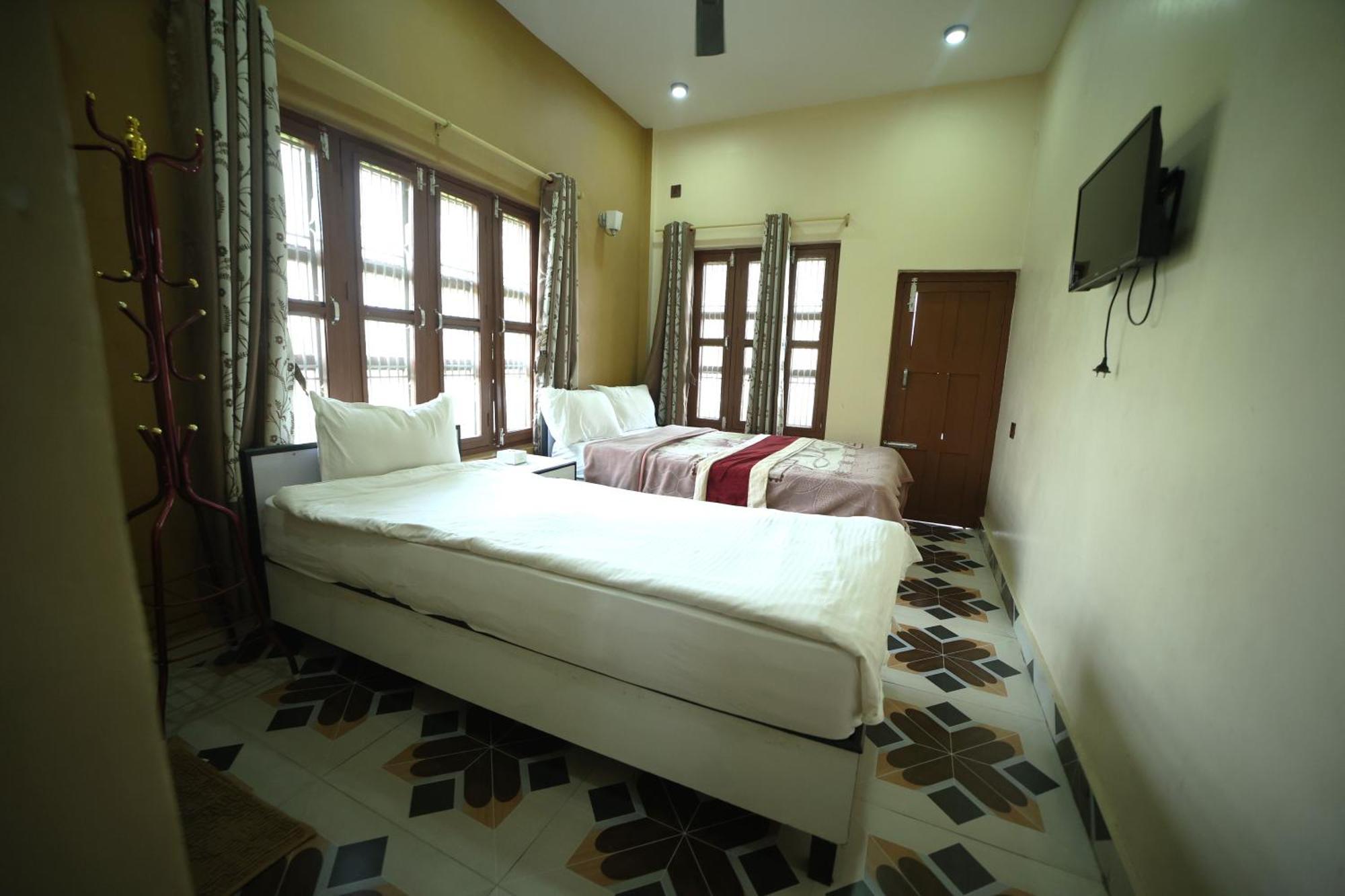 Hotel Flycatcher Sauraha Exterior foto