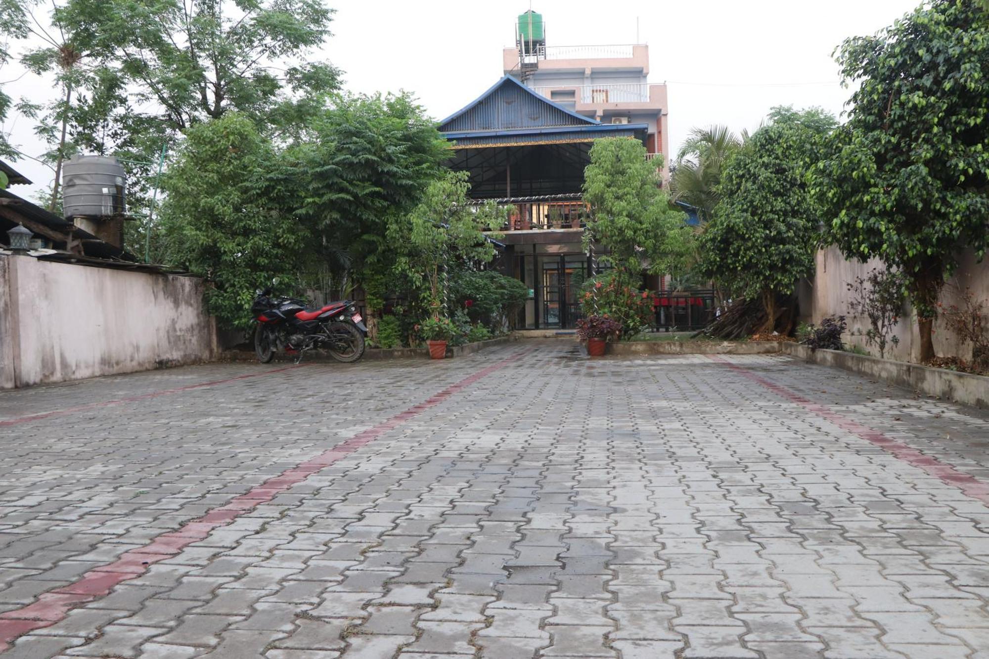 Hotel Flycatcher Sauraha Exterior foto
