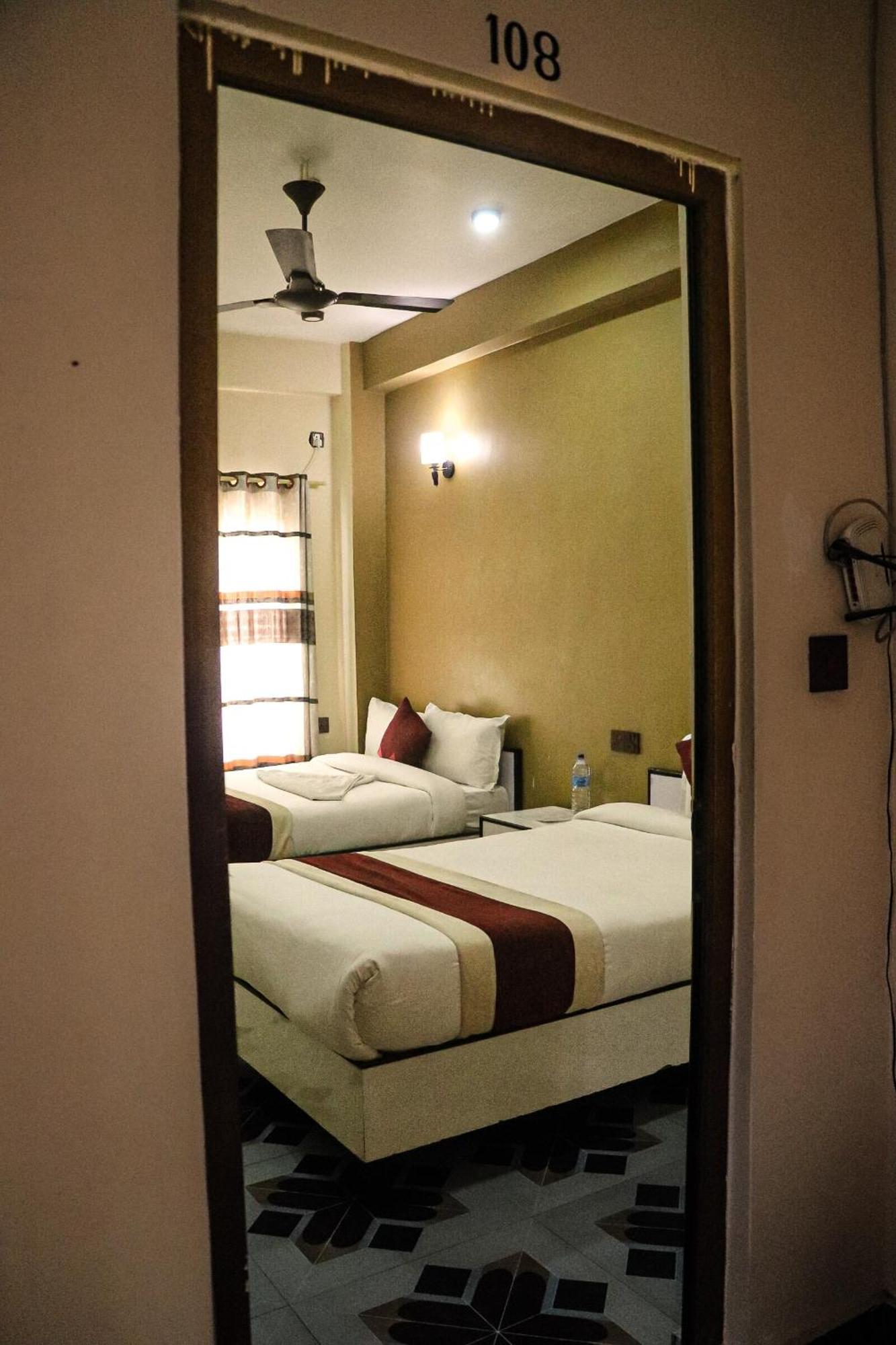 Hotel Flycatcher Sauraha Exterior foto