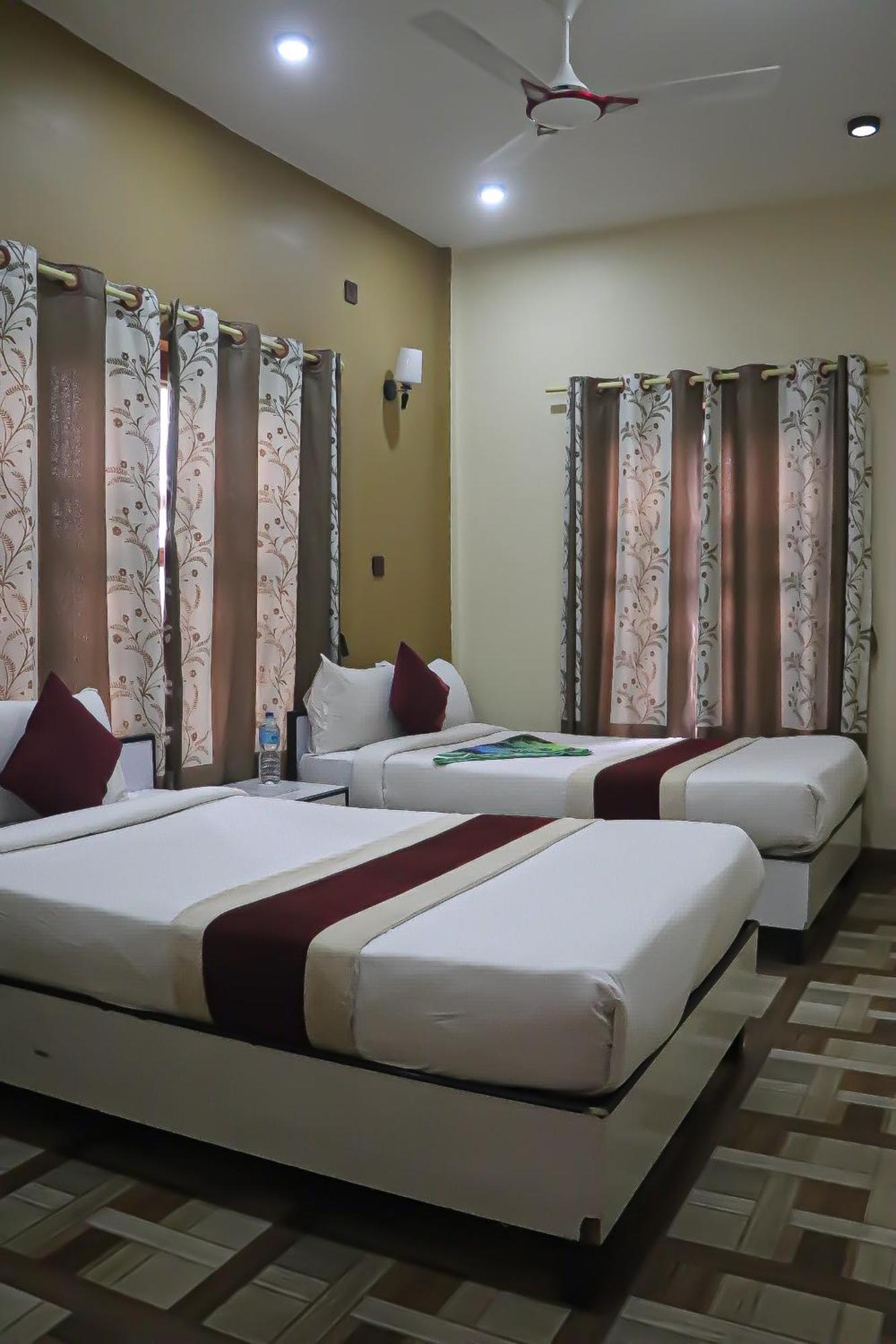 Hotel Flycatcher Sauraha Exterior foto